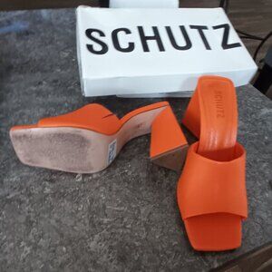 Schultz sandal size 8.5. In orange